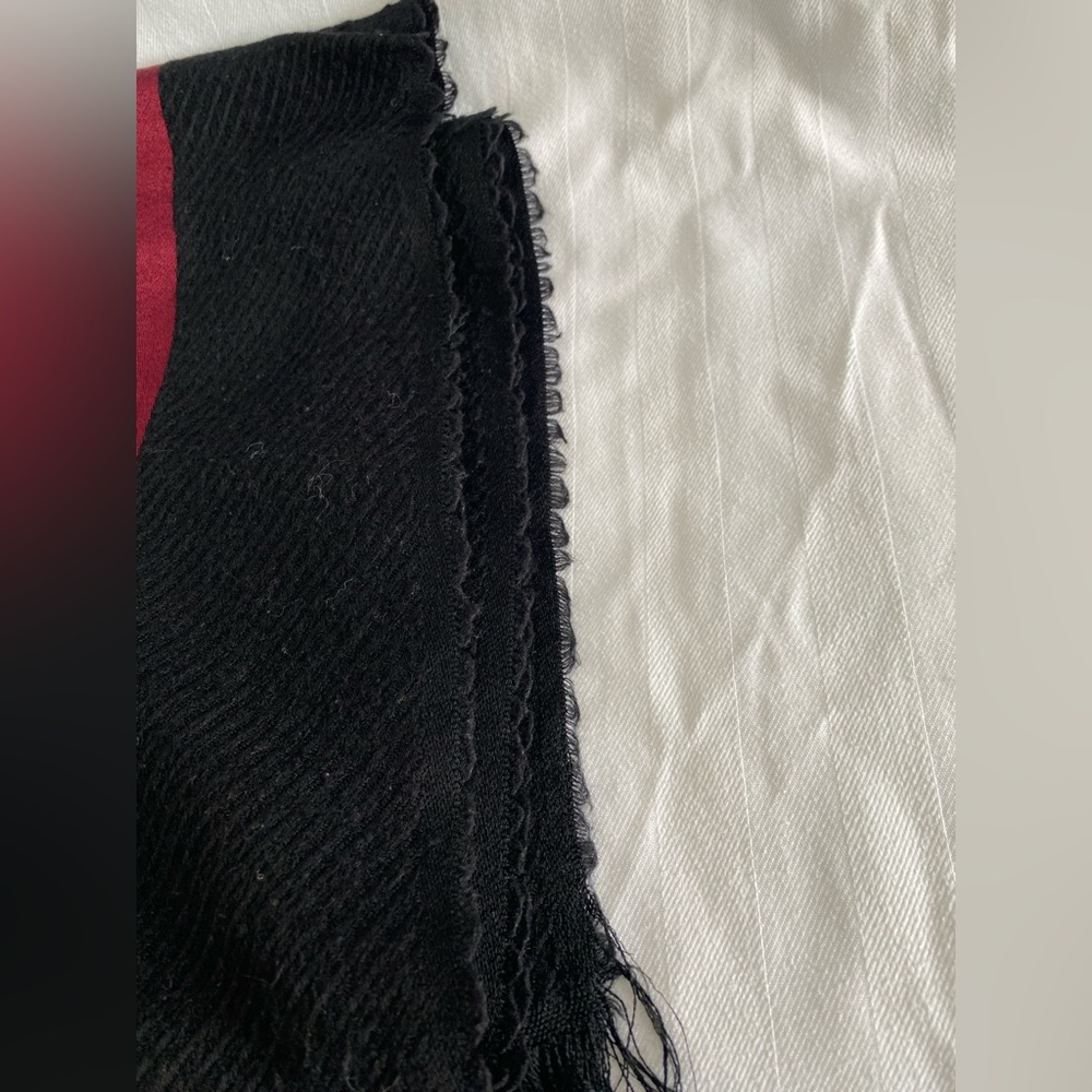 GUCCI Black and Red Scarf - Picture 5 of 5